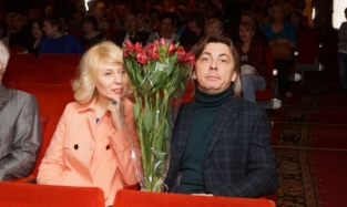 Звездный коллега Елизаветы Боярской  посетил спектакль в Омске